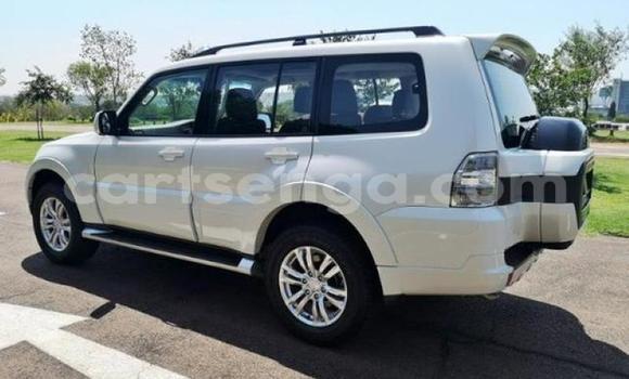Nunua Ilio tumika Mitsubishi Pajero White Gari ndani ya Manzini nchini Manzini Nunua Ilio tumika Mitsubishi Pajero White Gari ndani ya Manzini nchini Manzini
