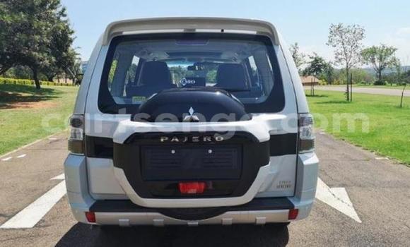 Nunua Ilio tumika Mitsubishi Pajero White Gari ndani ya Manzini nchini Manzini Nunua Ilio tumika Mitsubishi Pajero White Gari ndani ya Manzini nchini Manzini