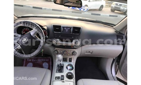 Buy Import Toyota Highlander Other Car in Import - Dubai in Hhohho Buy Import Toyota Highlander Other Car in Import - Dubai in Hhohho