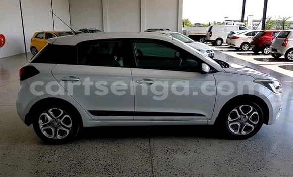 Buy Used Hyundai i20 Silver Car in Bhunya in Manzini Buy Used Hyundai i20 Silver Car in Bhunya in Manzini