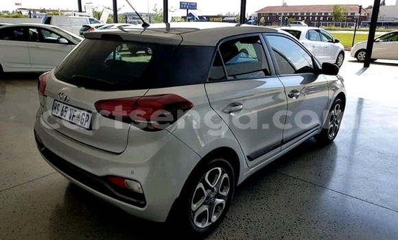 Buy Used Hyundai i20 Silver Car in Bhunya in Manzini Buy Used Hyundai i20 Silver Car in Bhunya in Manzini