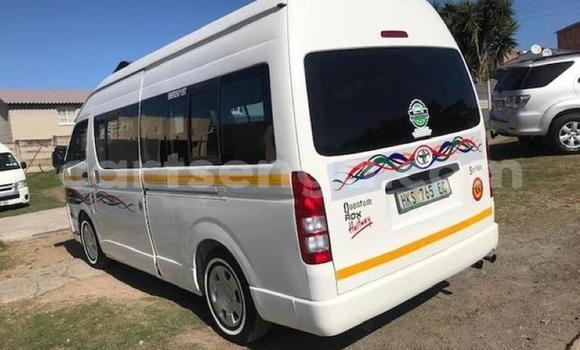 Nunua Ilio tumika Toyota 4Runner White Gari ndani ya Mbabane nchini Manzini Nunua Ilio tumika Toyota 4Runner White Gari ndani ya Mbabane nchini Manzini