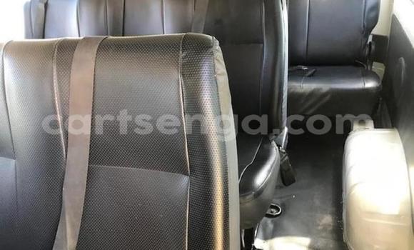 Nunua Ilio tumika Toyota 4Runner White Gari ndani ya Mbabane nchini Manzini Nunua Ilio tumika Toyota 4Runner White Gari ndani ya Mbabane nchini Manzini