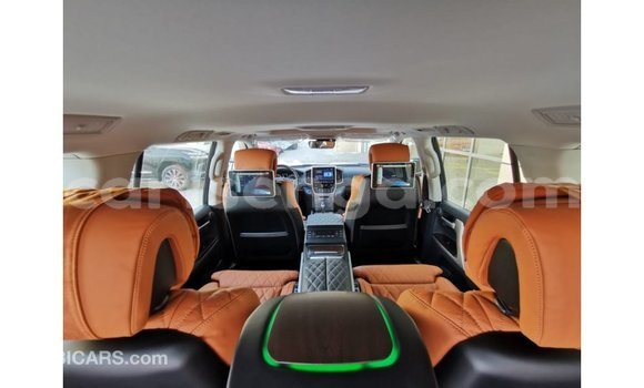 Nunua Imported Toyota Land Cruiser Black Gari ndani ya Import - Dubai nchini Hhohho Nunua Imported Toyota Land Cruiser Black Gari ndani ya Import - Dubai nchini Hhohho