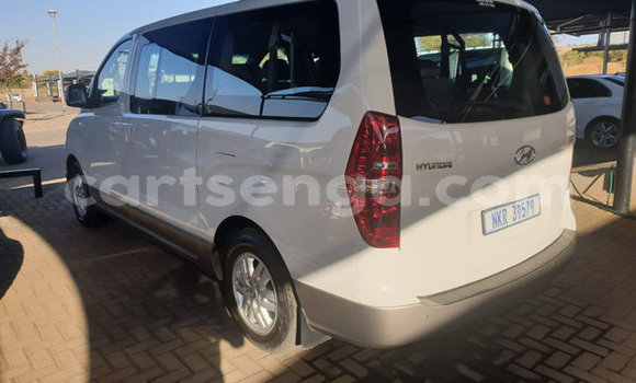 Nunua Ilio tumika Hyundai H1 White Gari ndani ya Ezulwini nchini Hhohho Nunua Ilio tumika Hyundai H1 White Gari ndani ya Ezulwini nchini Hhohho