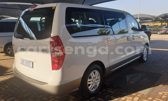 Nunua Ilio tumika Hyundai H1 White Gari ndani ya Ezulwini nchini Hhohho Nunua Ilio tumika Hyundai H1 White Gari ndani ya Ezulwini nchini Hhohho