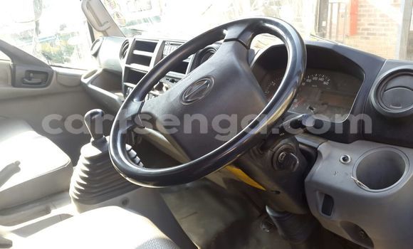 Nunua Ilio tumika Hino 300 Series White Lori ndani ya Ezulwini nchini Hhohho Nunua Ilio tumika Hino 300 Series White Lori ndani ya Ezulwini nchini Hhohho