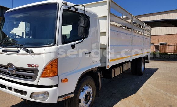 Acheter Occasion Utilitaire Hino 300 Series Blanc à Ezulwini, Hhohho Acheter Occasion Utilitaire Hino 300 Series Blanc à Ezulwini, Hhohho