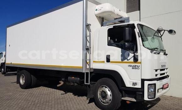 Nunua Ilio tumika Isuzu FTR 850 White Lori ndani ya Ezulwini nchini Hhohho Nunua Ilio tumika Isuzu FTR 850 White Lori ndani ya Ezulwini nchini Hhohho