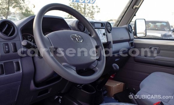 Nunua Imported Toyota Land Cruiser Beige Gari ndani ya Import - Dubai nchini Hhohho Nunua Imported Toyota Land Cruiser Beige Gari ndani ya Import - Dubai nchini Hhohho