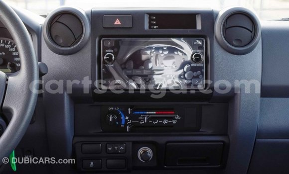 Nunua Imported Toyota Land Cruiser Beige Gari ndani ya Import - Dubai nchini Hhohho Nunua Imported Toyota Land Cruiser Beige Gari ndani ya Import - Dubai nchini Hhohho
