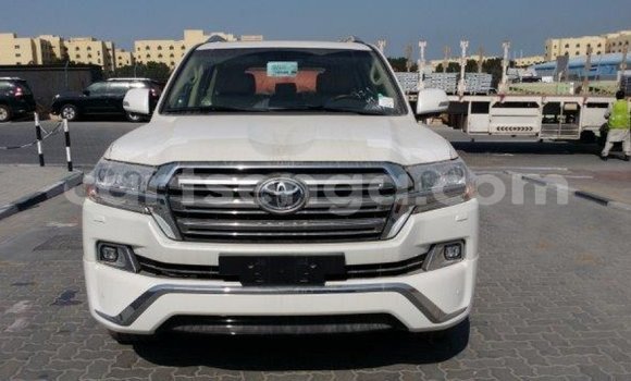 Buy Import Toyota Land Cruiser White Car in Import - Dubai in Hhohho Buy Import Toyota Land Cruiser White Car in Import - Dubai in Hhohho