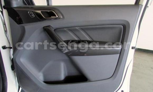 Buy Used Ford Everest White Car in Mbabane in Manzini Buy Used Ford Everest White Car in Mbabane in Manzini