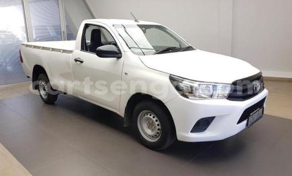 Nunua Ilio tumika Toyota Hilux White Gari ndani ya Manzini nchini Manzini Nunua Ilio tumika Toyota Hilux White Gari ndani ya Manzini nchini Manzini