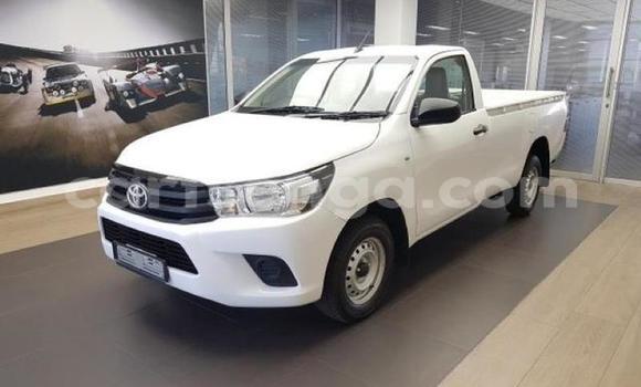 Nunua Ilio tumika Toyota Hilux White Gari ndani ya Manzini nchini Manzini Nunua Ilio tumika Toyota Hilux White Gari ndani ya Manzini nchini Manzini