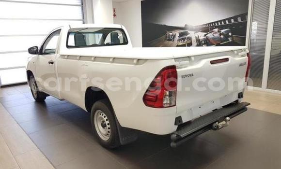 Nunua Ilio tumika Toyota Hilux White Gari ndani ya Manzini nchini Manzini Nunua Ilio tumika Toyota Hilux White Gari ndani ya Manzini nchini Manzini