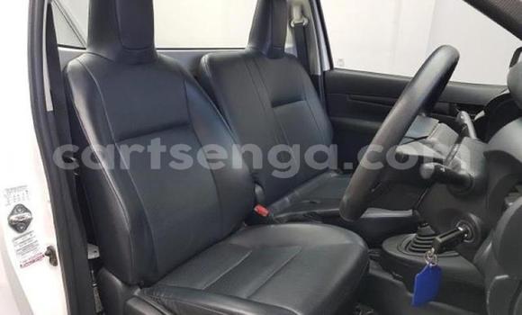 Nunua Ilio tumika Toyota Hilux White Gari ndani ya Manzini nchini Manzini Nunua Ilio tumika Toyota Hilux White Gari ndani ya Manzini nchini Manzini