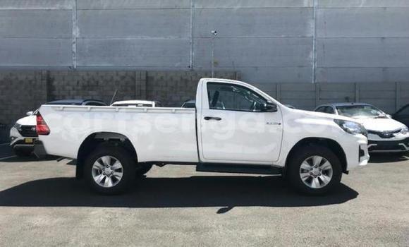 Nunua Ilio tumika Toyota Hilux White Gari ndani ya Bulembu nchini Hhohho Nunua Ilio tumika Toyota Hilux White Gari ndani ya Bulembu nchini Hhohho