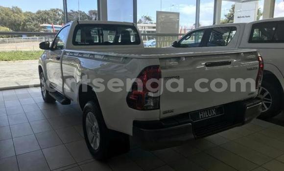 Nunua Ilio tumika Toyota Hilux White Gari ndani ya Bulembu nchini Hhohho Nunua Ilio tumika Toyota Hilux White Gari ndani ya Bulembu nchini Hhohho