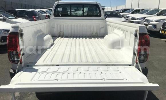 Nunua Ilio tumika Toyota Hilux White Gari ndani ya Bulembu nchini Hhohho Nunua Ilio tumika Toyota Hilux White Gari ndani ya Bulembu nchini Hhohho