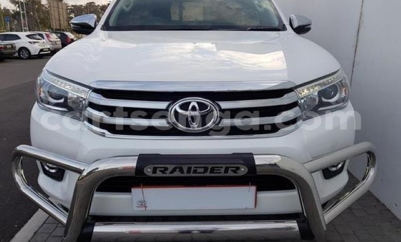 Nunua Ilio tumika Toyota Hilux White Gari ndani ya Ezulwini nchini Hhohho Nunua Ilio tumika Toyota Hilux White Gari ndani ya Ezulwini nchini Hhohho