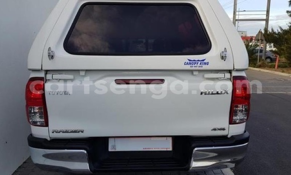 Nunua Ilio tumika Toyota Hilux White Gari ndani ya Ezulwini nchini Hhohho Nunua Ilio tumika Toyota Hilux White Gari ndani ya Ezulwini nchini Hhohho