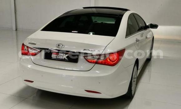 Nunua Ilio tumika Hyundai Sonata White Gari ndani ya Bulembu nchini Hhohho Nunua Ilio tumika Hyundai Sonata White Gari ndani ya Bulembu nchini Hhohho