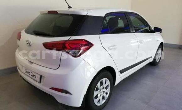 Acheter Occasion Voiture Hyundai i20 Blanc à Manzini, Manzini Acheter Occasion Voiture Hyundai i20 Blanc à Manzini, Manzini