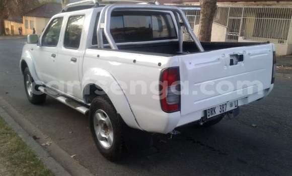 Buy Used Nissan Hardbody White Car in Mbabane in Manzini Buy Used Nissan Hardbody White Car in Mbabane in Manzini