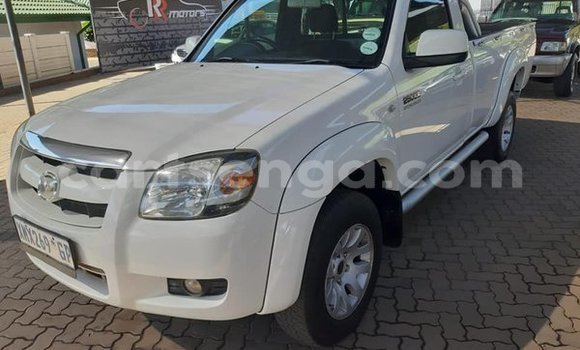 Nunua Ilio tumika Mazda BT-50 White Gari ndani ya Ezulwini nchini Hhohho Nunua Ilio tumika Mazda BT-50 White Gari ndani ya Ezulwini nchini Hhohho