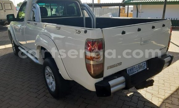 Nunua Ilio tumika Mazda BT-50 White Gari ndani ya Ezulwini nchini Hhohho Nunua Ilio tumika Mazda BT-50 White Gari ndani ya Ezulwini nchini Hhohho