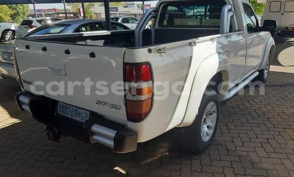 Nunua Ilio tumika Mazda BT-50 White Gari ndani ya Ezulwini nchini Hhohho Nunua Ilio tumika Mazda BT-50 White Gari ndani ya Ezulwini nchini Hhohho