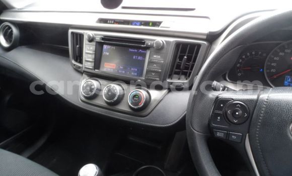 Buy Used Toyota RAV4 White Car in Bulembu in Hhohho Buy Used Toyota RAV4 White Car in Bulembu in Hhohho