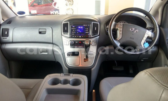 Acheter Occasion Voiture Hyundai H1 Blanc à Hlatikulu, Shiselweni District Acheter Occasion Voiture Hyundai H1 Blanc à Hlatikulu, Shiselweni District