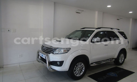 Nunua Ilio tumika Toyota Fortuner White Gari ndani ya Ezulwini nchini Hhohho Nunua Ilio tumika Toyota Fortuner White Gari ndani ya Ezulwini nchini Hhohho