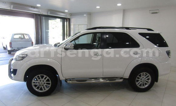 Nunua Ilio tumika Toyota Fortuner White Gari ndani ya Ezulwini nchini Hhohho Nunua Ilio tumika Toyota Fortuner White Gari ndani ya Ezulwini nchini Hhohho
