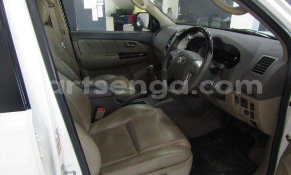 Nunua Ilio tumika Toyota Fortuner White Gari ndani ya Ezulwini nchini Hhohho Nunua Ilio tumika Toyota Fortuner White Gari ndani ya Ezulwini nchini Hhohho