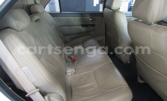 Nunua Ilio tumika Toyota Fortuner White Gari ndani ya Ezulwini nchini Hhohho Nunua Ilio tumika Toyota Fortuner White Gari ndani ya Ezulwini nchini Hhohho