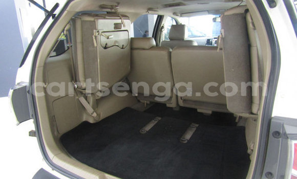 Nunua Ilio tumika Toyota Fortuner White Gari ndani ya Ezulwini nchini Hhohho Nunua Ilio tumika Toyota Fortuner White Gari ndani ya Ezulwini nchini Hhohho