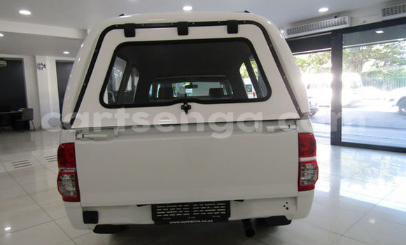 Nunua Ilio tumika Toyota Hilux White Gari ndani ya Ezulwini nchini Hhohho Nunua Ilio tumika Toyota Hilux White Gari ndani ya Ezulwini nchini Hhohho