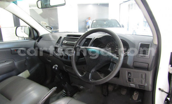 Nunua Ilio tumika Toyota Hilux White Gari ndani ya Ezulwini nchini Hhohho Nunua Ilio tumika Toyota Hilux White Gari ndani ya Ezulwini nchini Hhohho