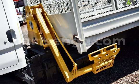 Nunua Ilio tumika Hyundai H200 White Lori ndani ya Mbabane nchini Manzini Nunua Ilio tumika Hyundai H200 White Lori ndani ya Mbabane nchini Manzini