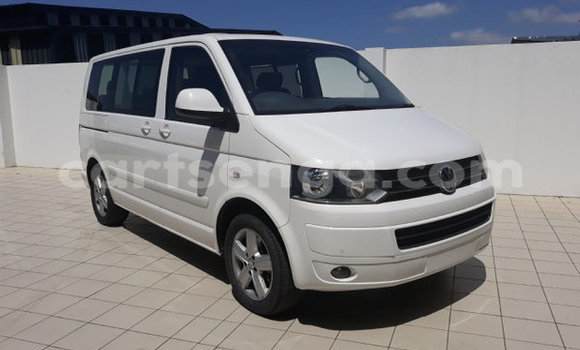 Buy Used Volkswagen Caravelle White Car in Big Bend in Lubombo Buy Used Volkswagen Caravelle White Car in Big Bend in Lubombo