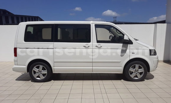 Buy Used Volkswagen Caravelle White Car in Big Bend in Lubombo Buy Used Volkswagen Caravelle White Car in Big Bend in Lubombo