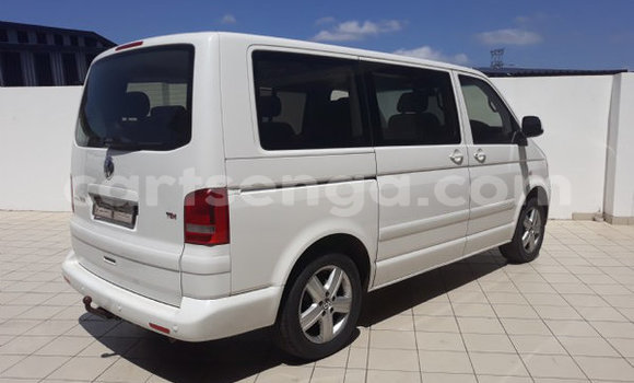 Buy Used Volkswagen Caravelle White Car in Big Bend in Lubombo Buy Used Volkswagen Caravelle White Car in Big Bend in Lubombo