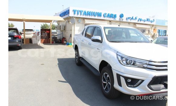 Nunua Imported Toyota Hilux White Gari ndani ya Import - Dubai nchini Hhohho Nunua Imported Toyota Hilux White Gari ndani ya Import - Dubai nchini Hhohho