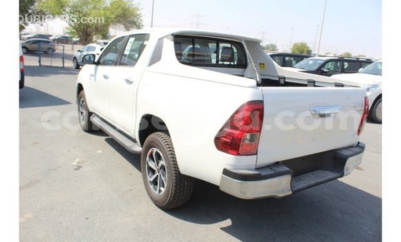 Nunua Imported Toyota Hilux White Gari ndani ya Import - Dubai nchini Hhohho Nunua Imported Toyota Hilux White Gari ndani ya Import - Dubai nchini Hhohho