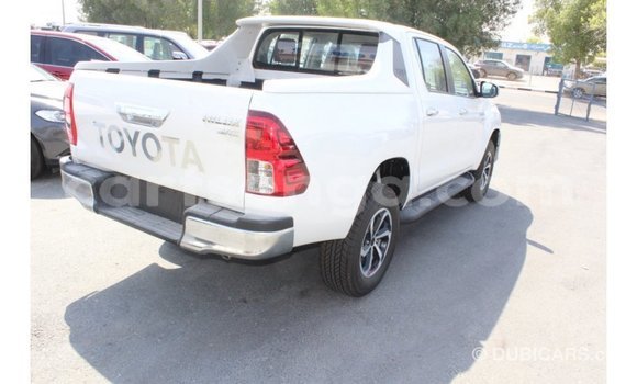 Nunua Imported Toyota Hilux White Gari ndani ya Import - Dubai nchini Hhohho Nunua Imported Toyota Hilux White Gari ndani ya Import - Dubai nchini Hhohho