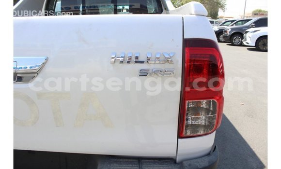 Nunua Imported Toyota Hilux White Gari ndani ya Import - Dubai nchini Hhohho Nunua Imported Toyota Hilux White Gari ndani ya Import - Dubai nchini Hhohho