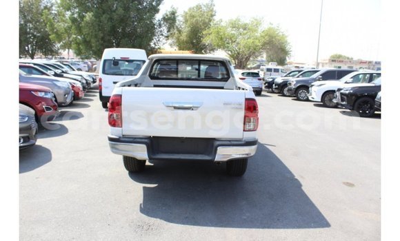 Nunua Imported Toyota Hilux White Gari ndani ya Import - Dubai nchini Hhohho Nunua Imported Toyota Hilux White Gari ndani ya Import - Dubai nchini Hhohho